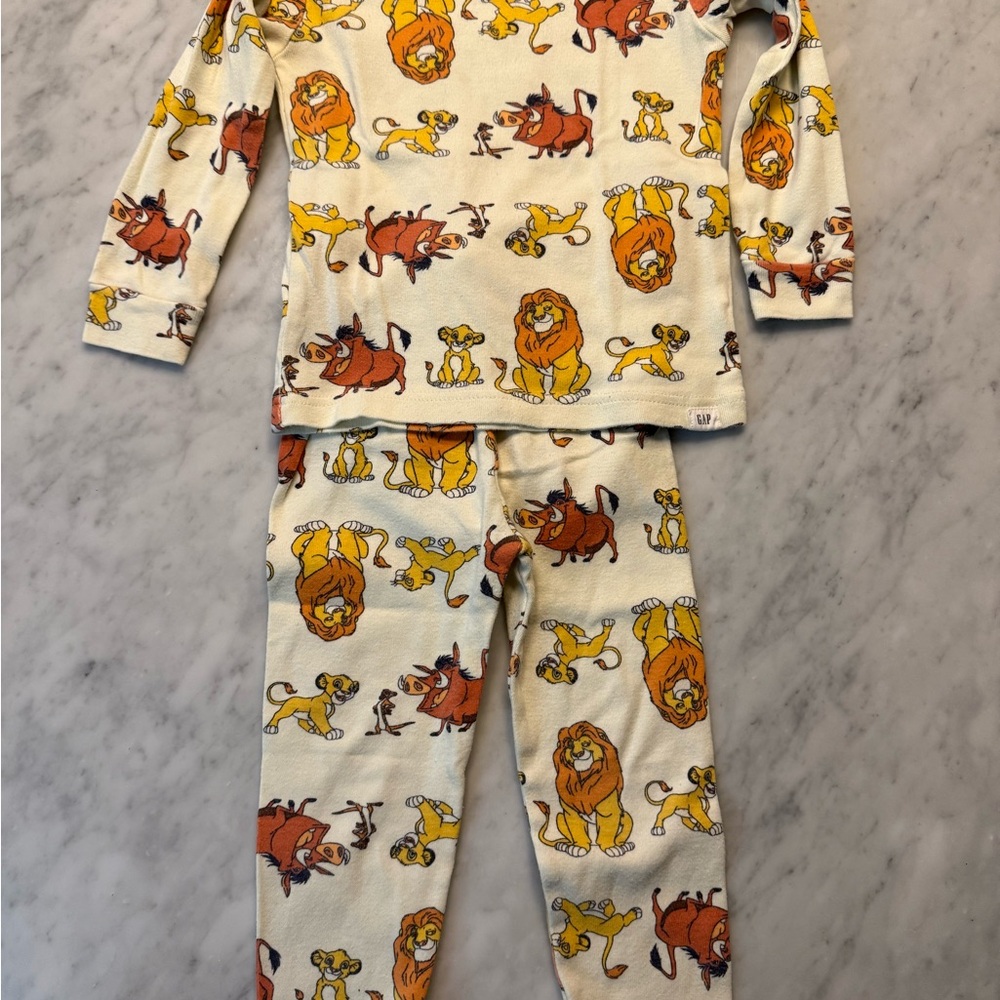 GAP Lion King Kids Pajama Set 2T 24 months Hakuna Matata what a pyjama! Disney